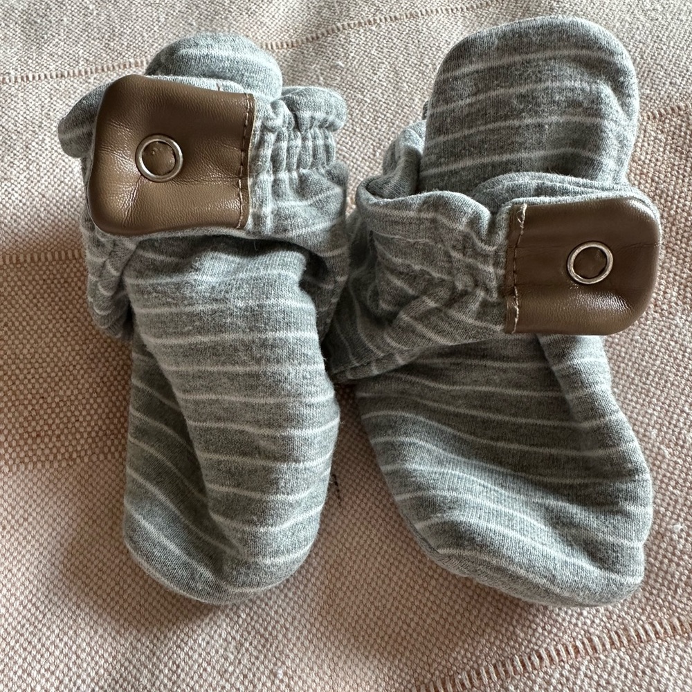 Robeez in size 6-12